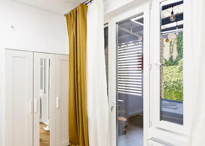 Bucharest Studios Апарт-готель *