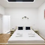 Bucharest Studios 公寓式酒店 3*