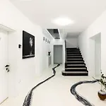 Bucharest Studios 公寓式酒店 3*