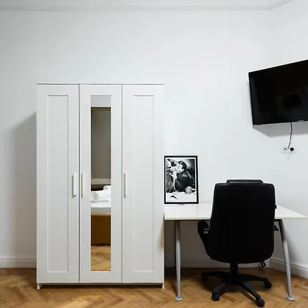 Bucharest Studios 公寓式酒店