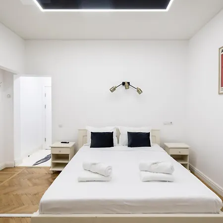 Bucharest Studios 公寓式酒店 3*